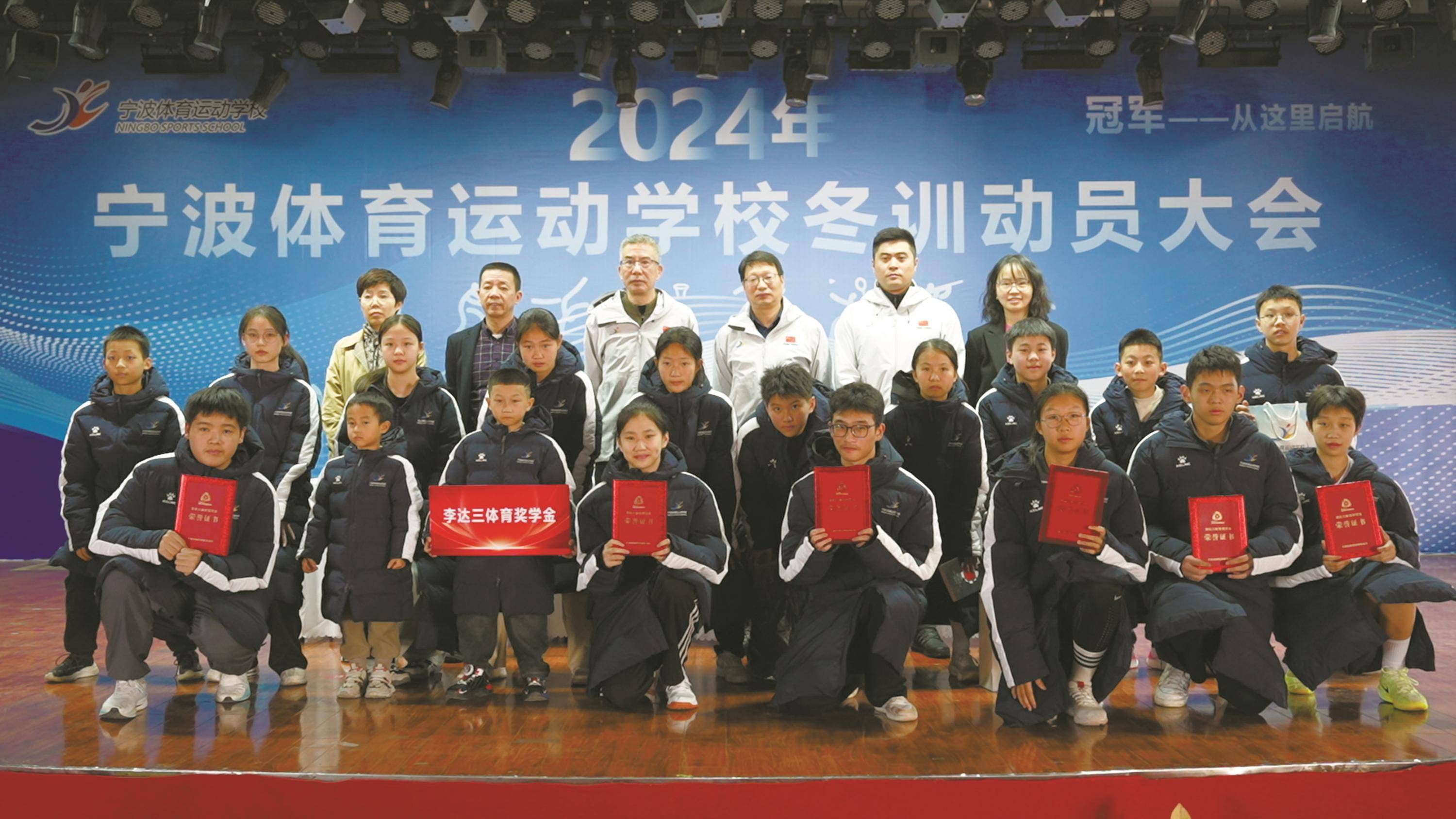 中国女足备战冬训紧张进行，球员发挥出色