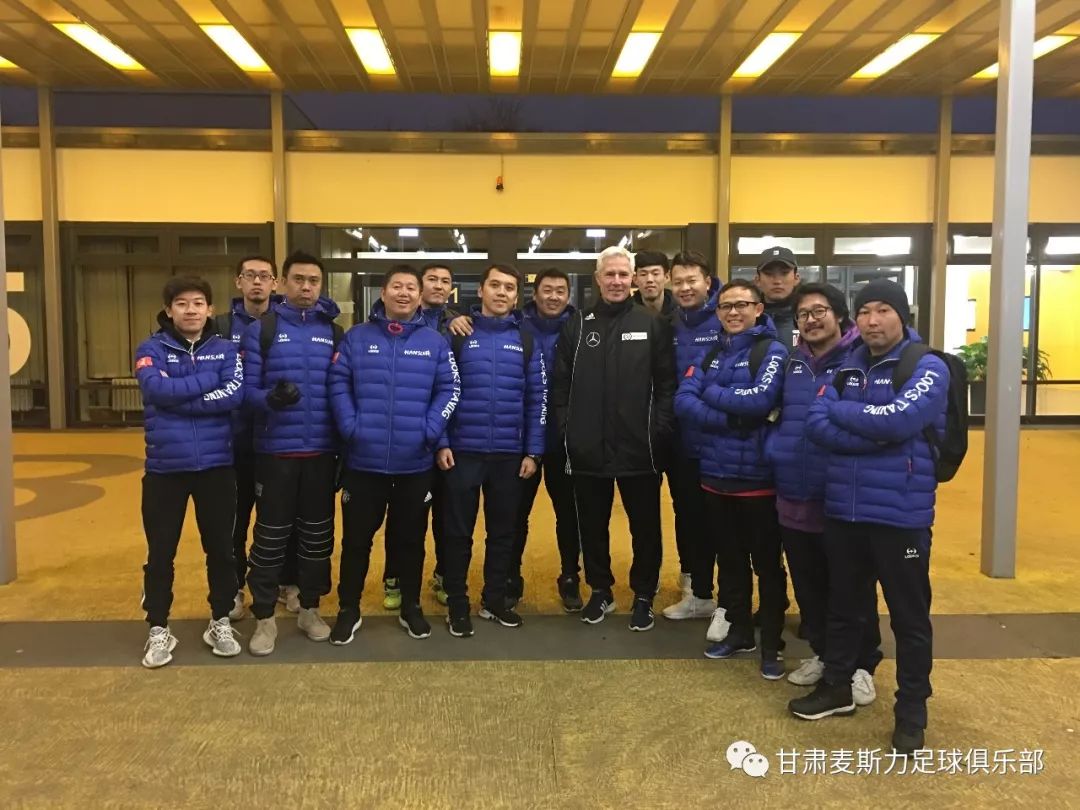 包含里尔邀请法国传奇球星为青训学员授课，培养新一代球员的词条
